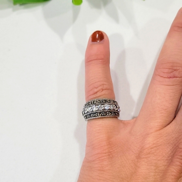Jewelry - Small Silver Ring